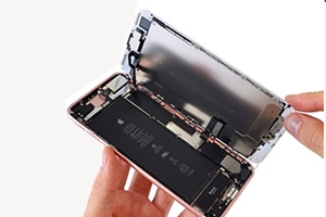 Thay mặt kính iPhone chính hãng giá rẻ