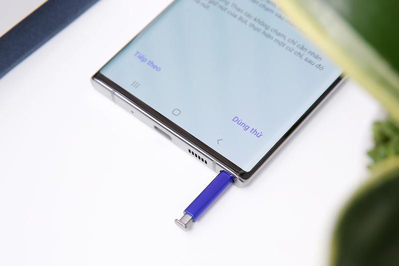 Điện thoại Samsung Galaxy Note 10+ | Khe cắm bút S-Pen
